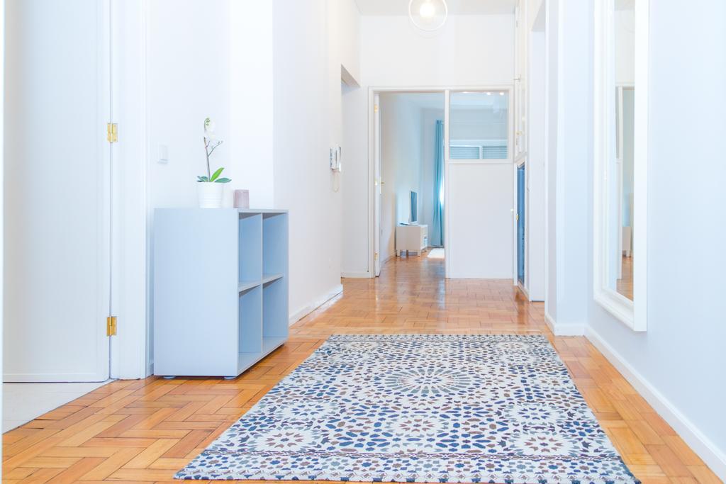 Liiiving In | Downtown Delight Apartment *