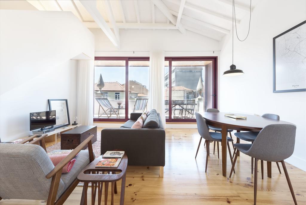 Lovelystay - Floor Balcony Apartment Porto