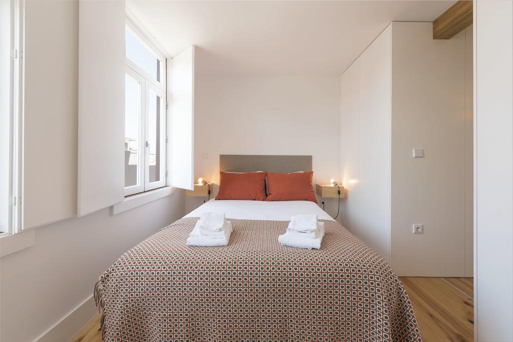 Lovelystay - Floor Balcony
