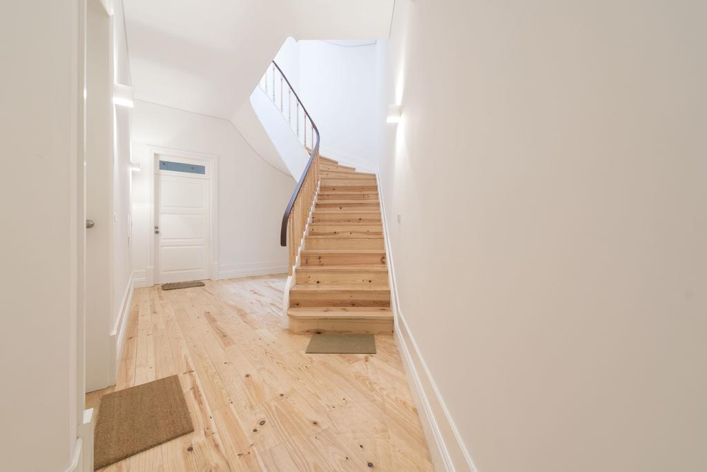 Lovelystay - Floor Balcony *