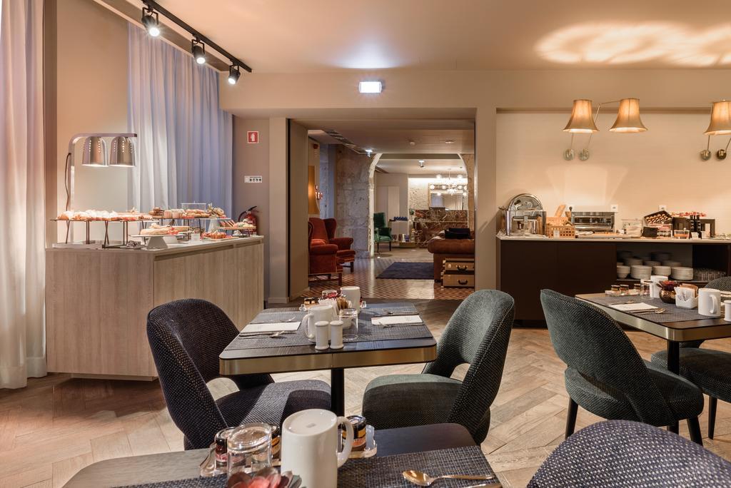 Exe Almada Hotel 4*