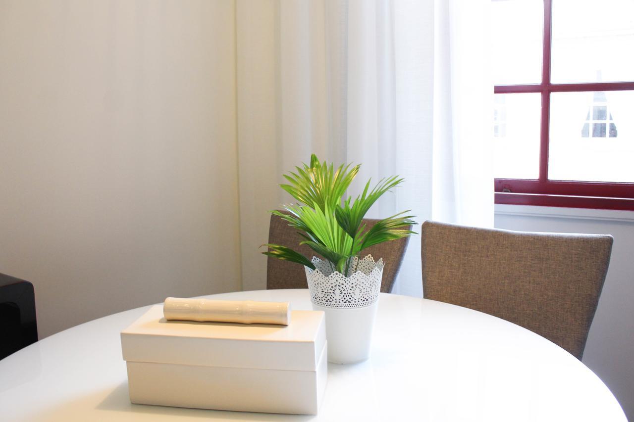 Santo Da Casa / Sc Apartment Porto