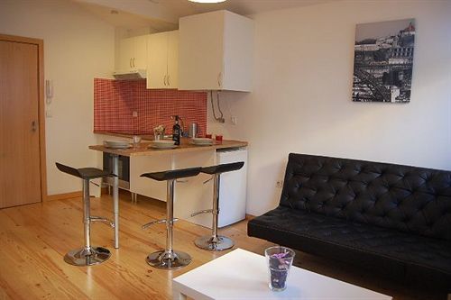 Apartment Entreparedes Porto