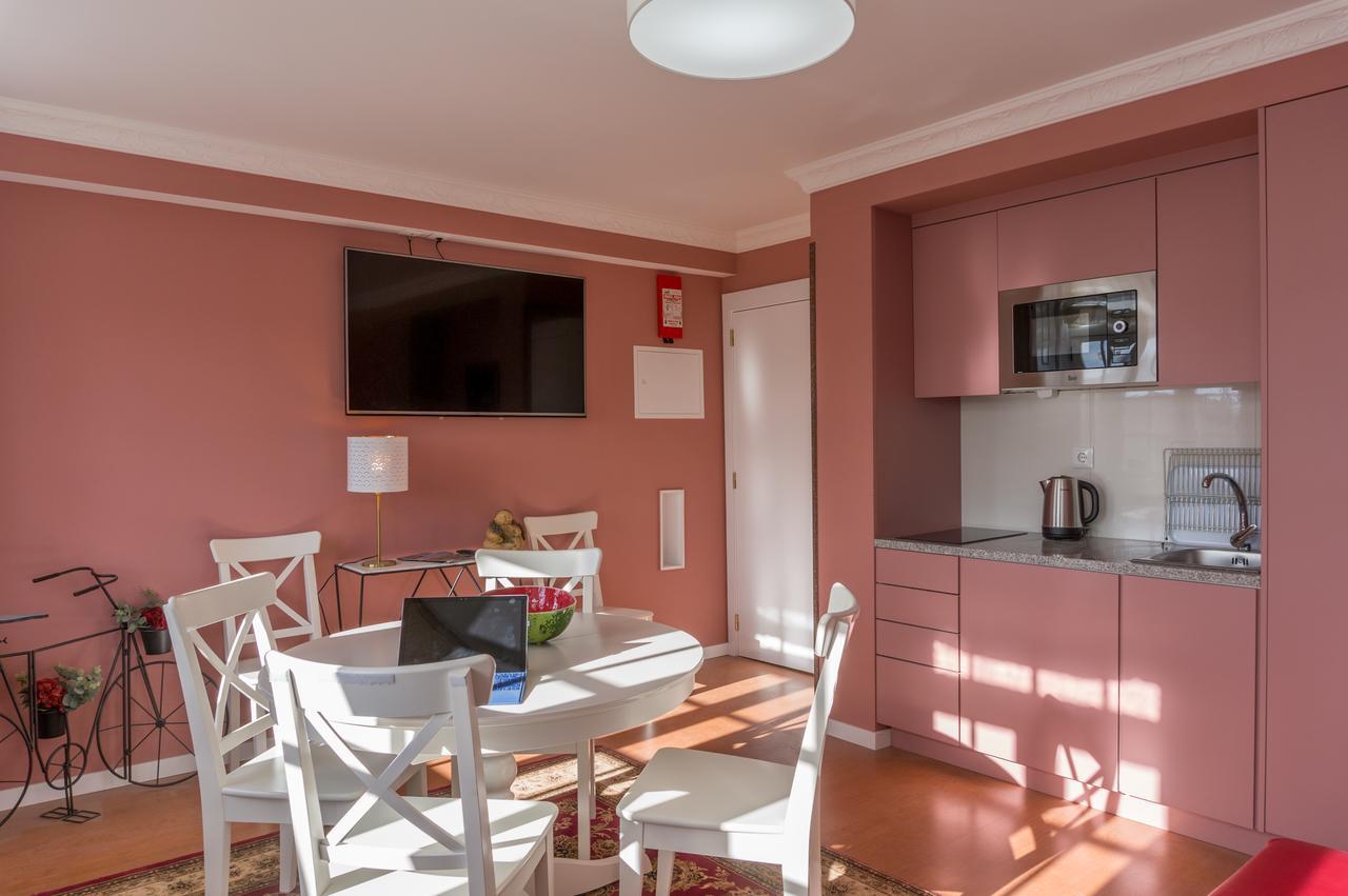 Apartment Center Clean & Cozy 4