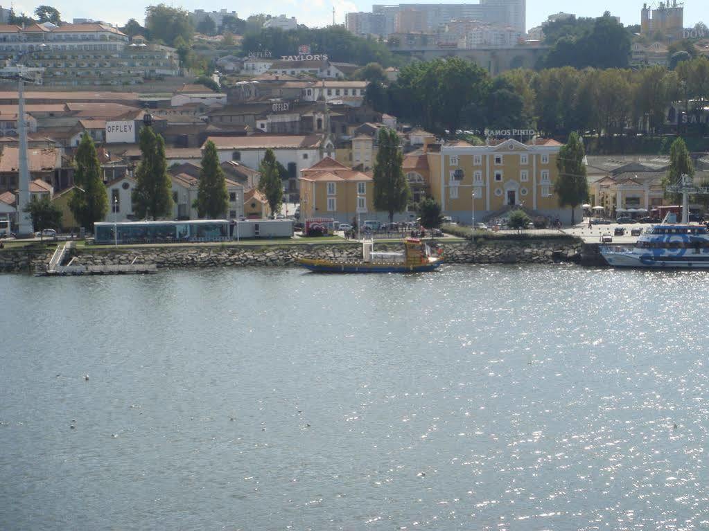 - River Front Apartment *