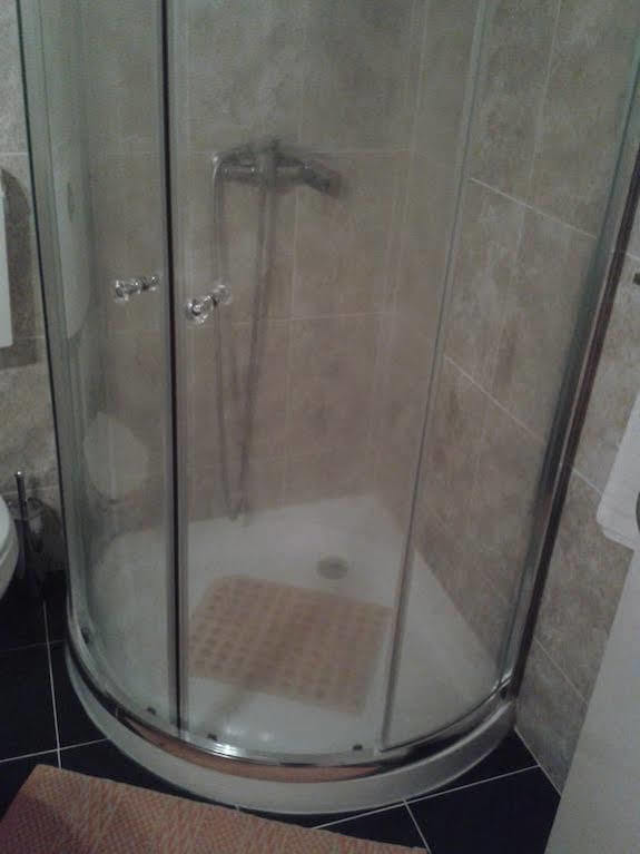 Bed & Breakfast Lira 2*