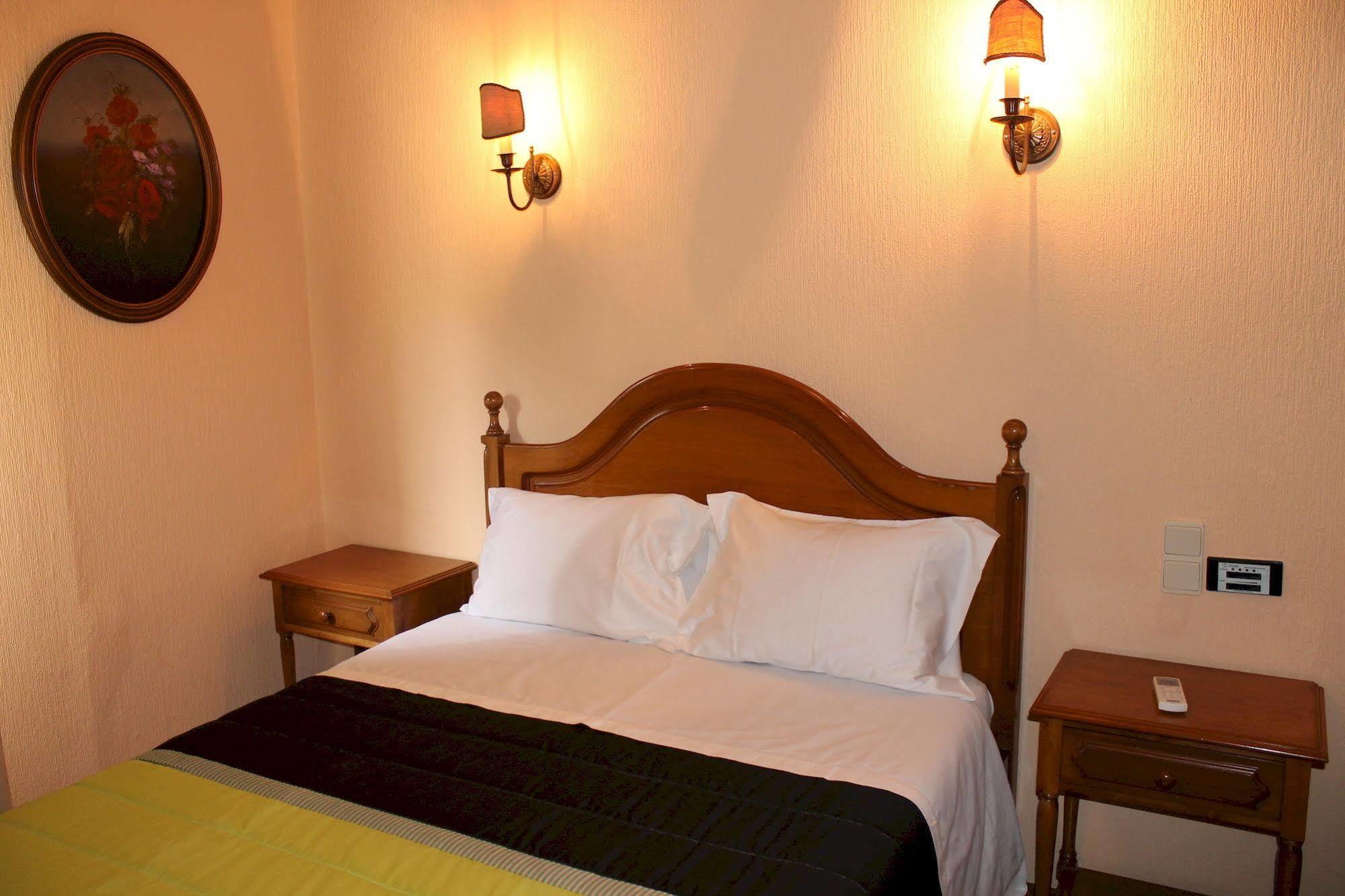 Residencia Vale Formoso Guest house