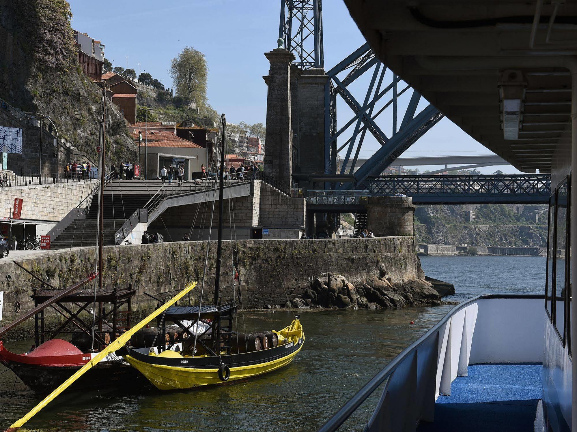 Invicta Ribeira Boat Botel Porto