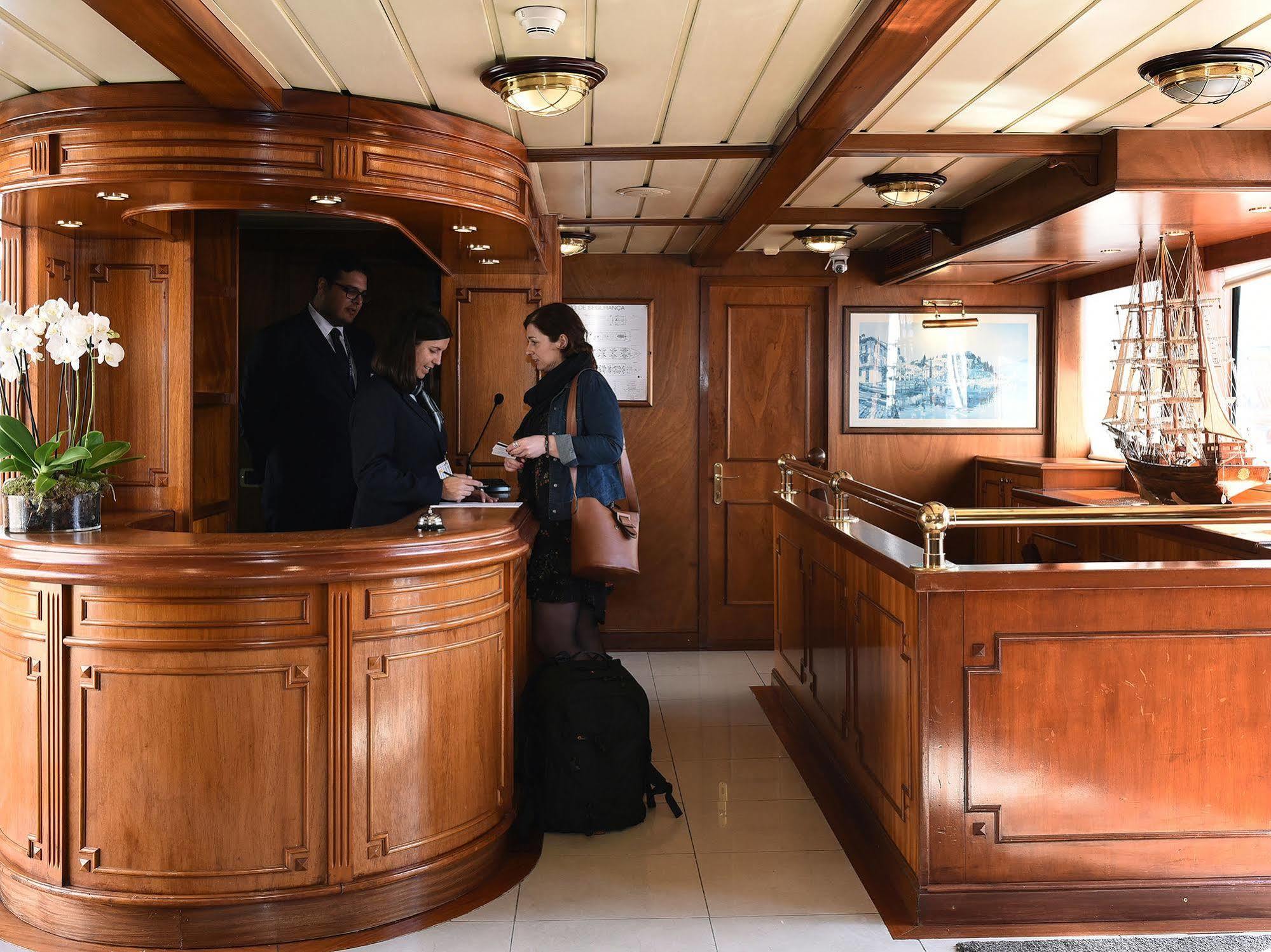 Invicta Ribeira Boat 3* Porto