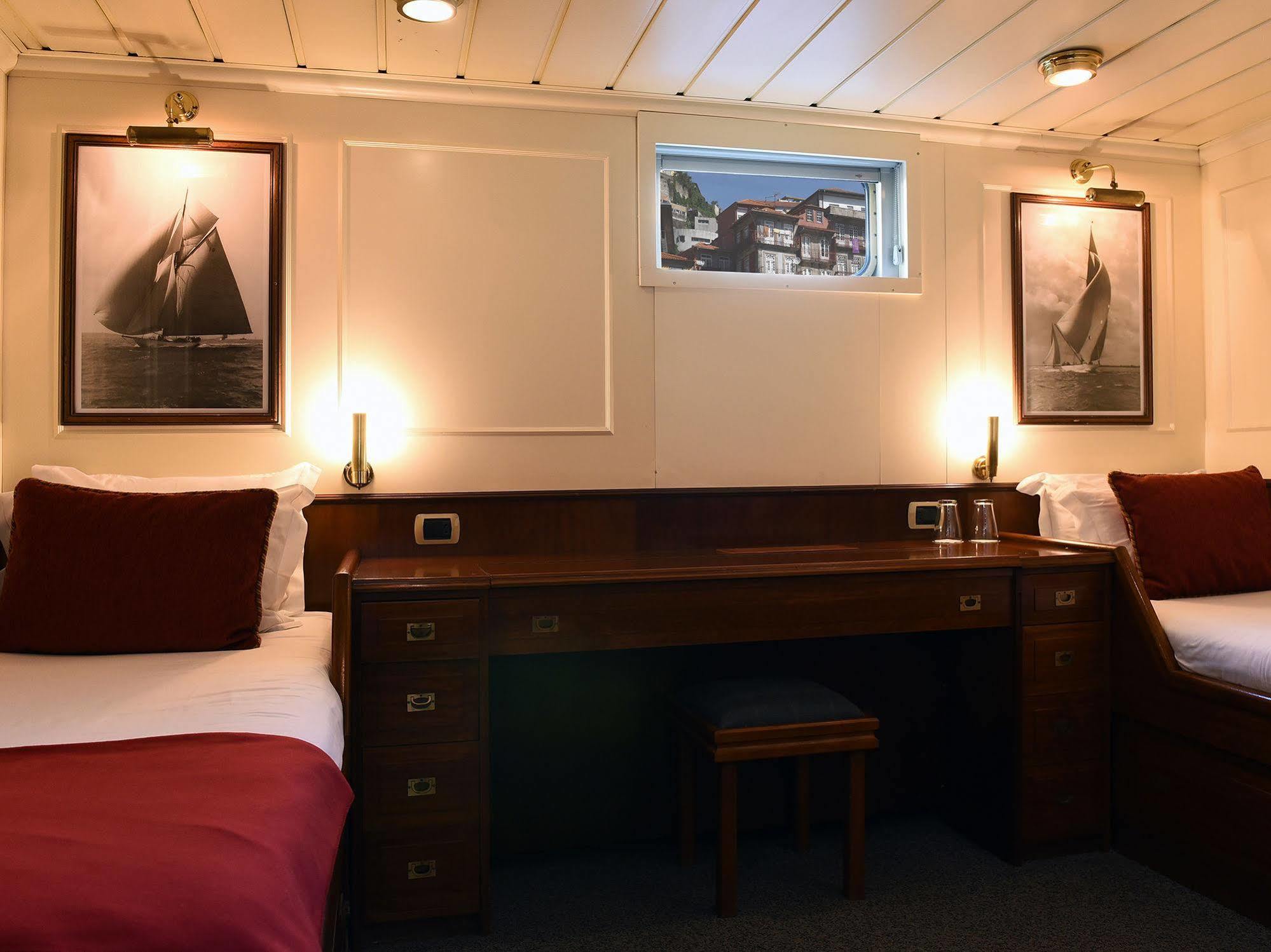 Invicta Ribeira Boat 3*