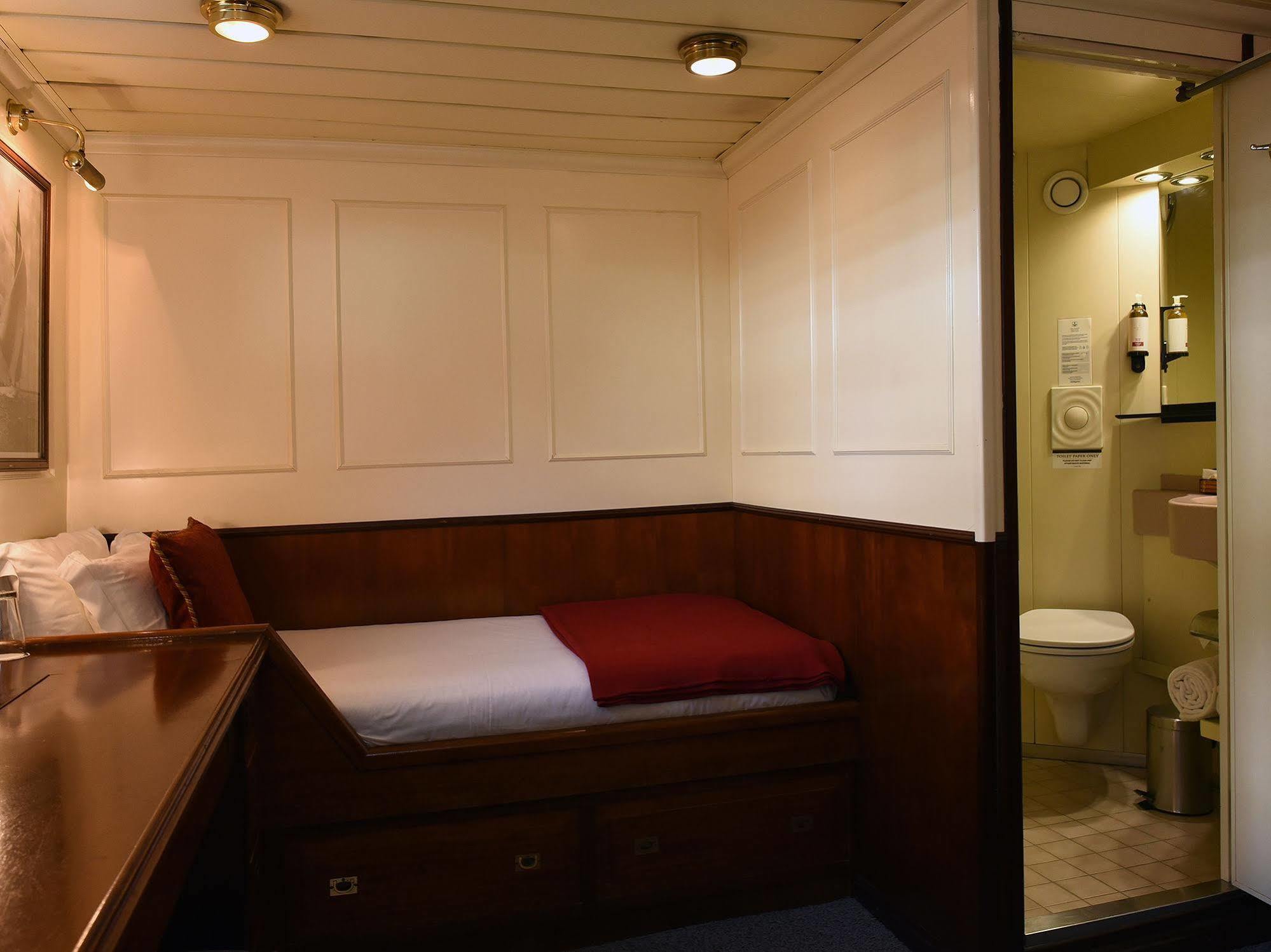 Botel Invicta Ribeira Boat 3*