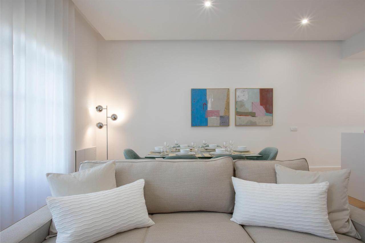 Liiiving In | Downtown Luxury Apartment