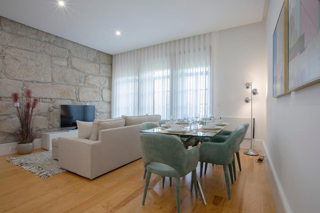 Liiiving In | Downtown Luxury * Porto