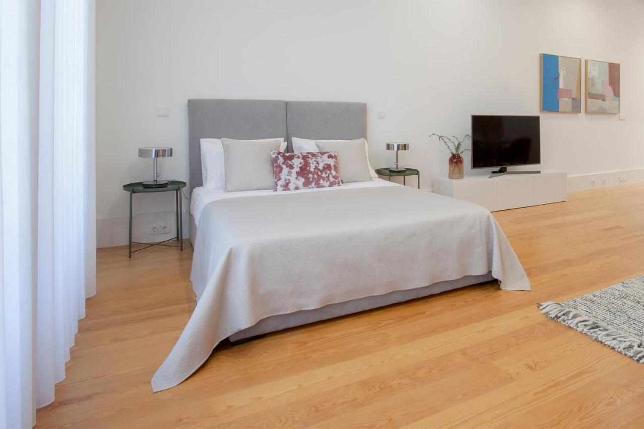 Liiiving In | Downtown Luxury Apartment