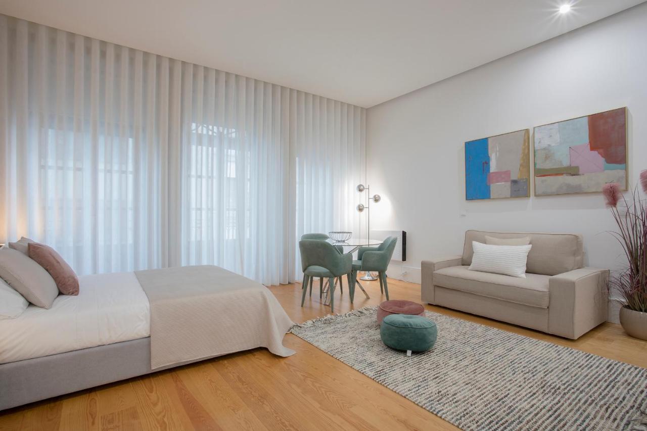 Liiiving In | Downtown Luxury * Porto