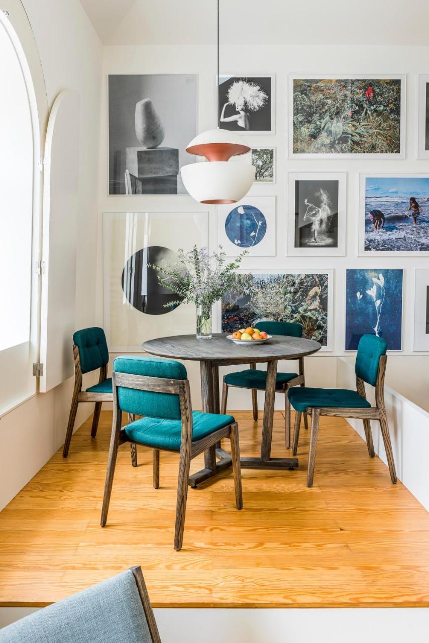Flattered To Be In Appartement