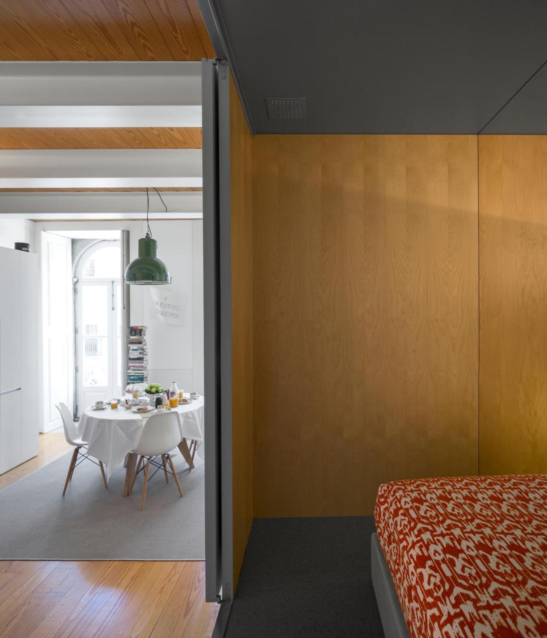 Flattered To Be In Appartement