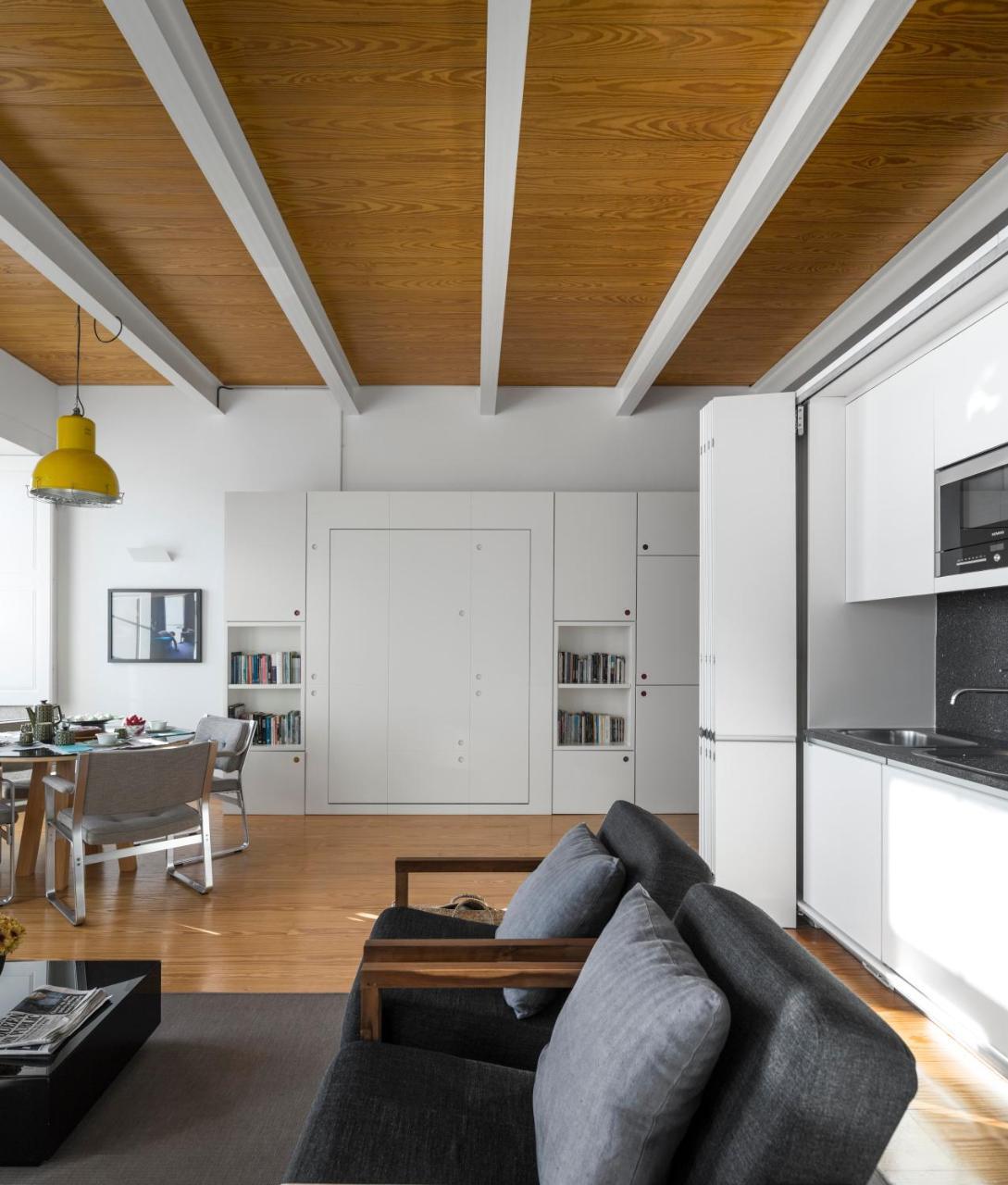 Flattered To Be In Appartement *