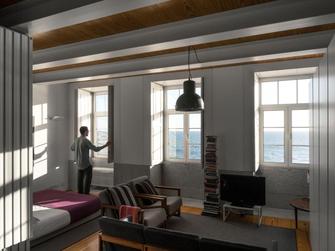 Flattered To Be In Appartement *