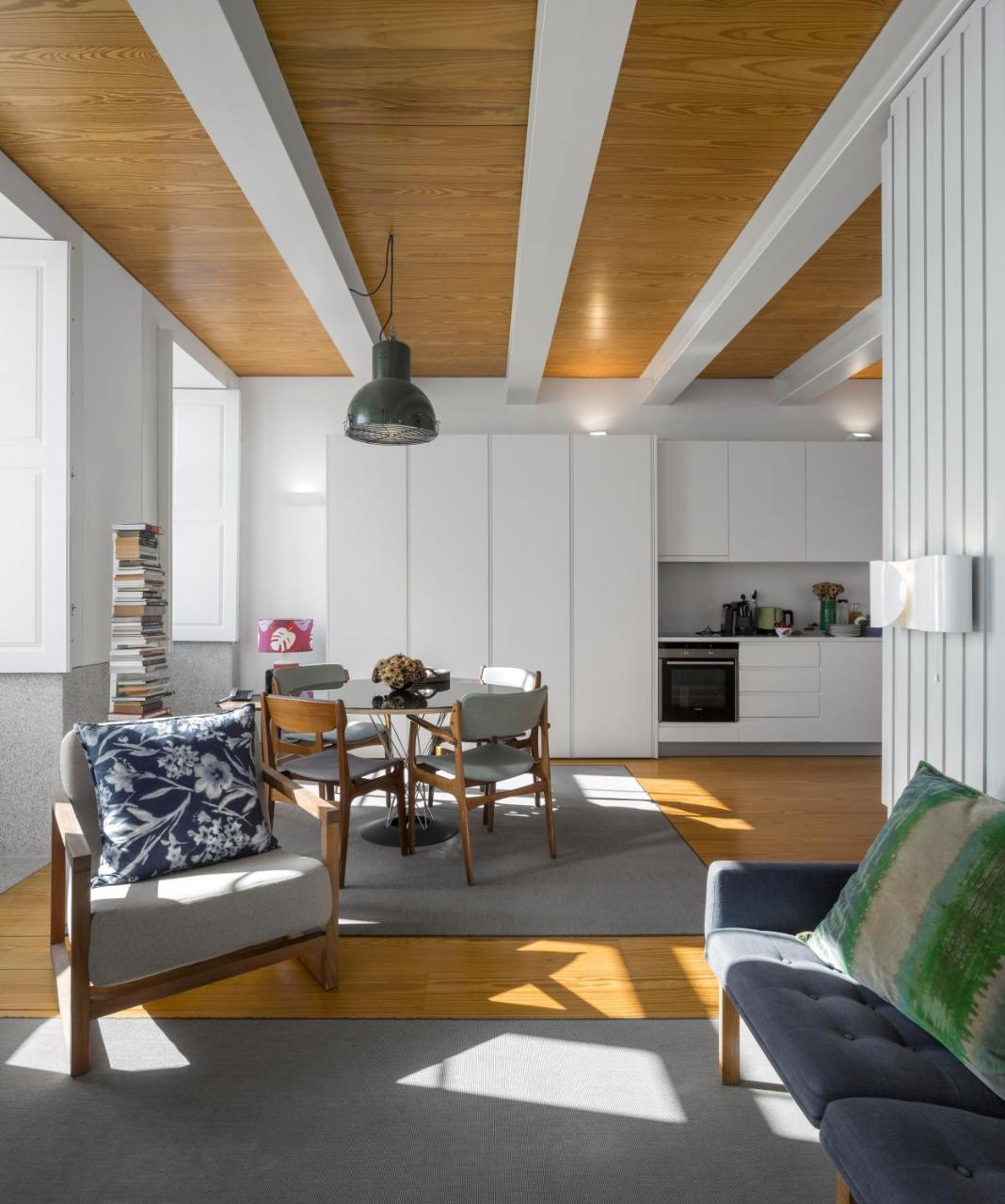 Flattered To Be In Appartement