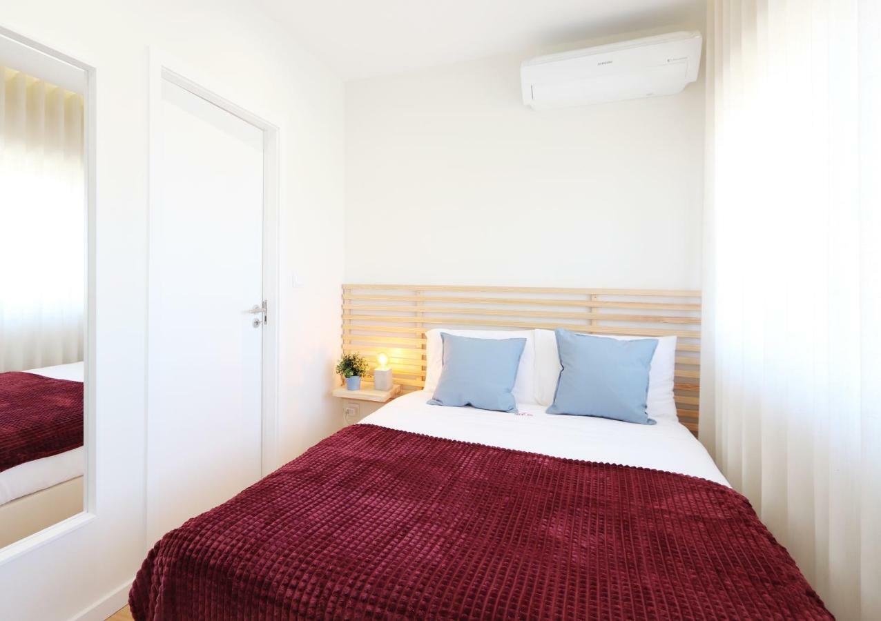 Hm - Living Batalha Square 1 *