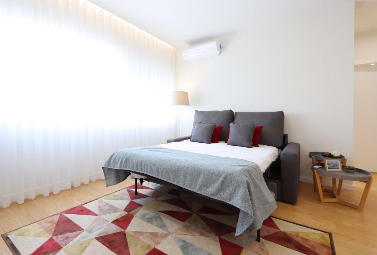 Hm - Living Batalha Square 2 *