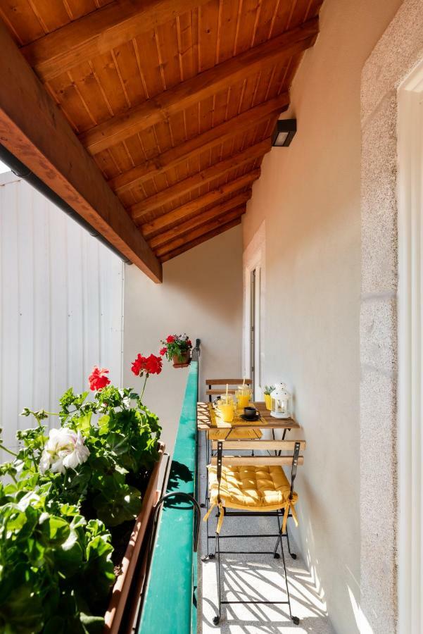 Lovelystay - Sun Loft W/ Balcony Apartment