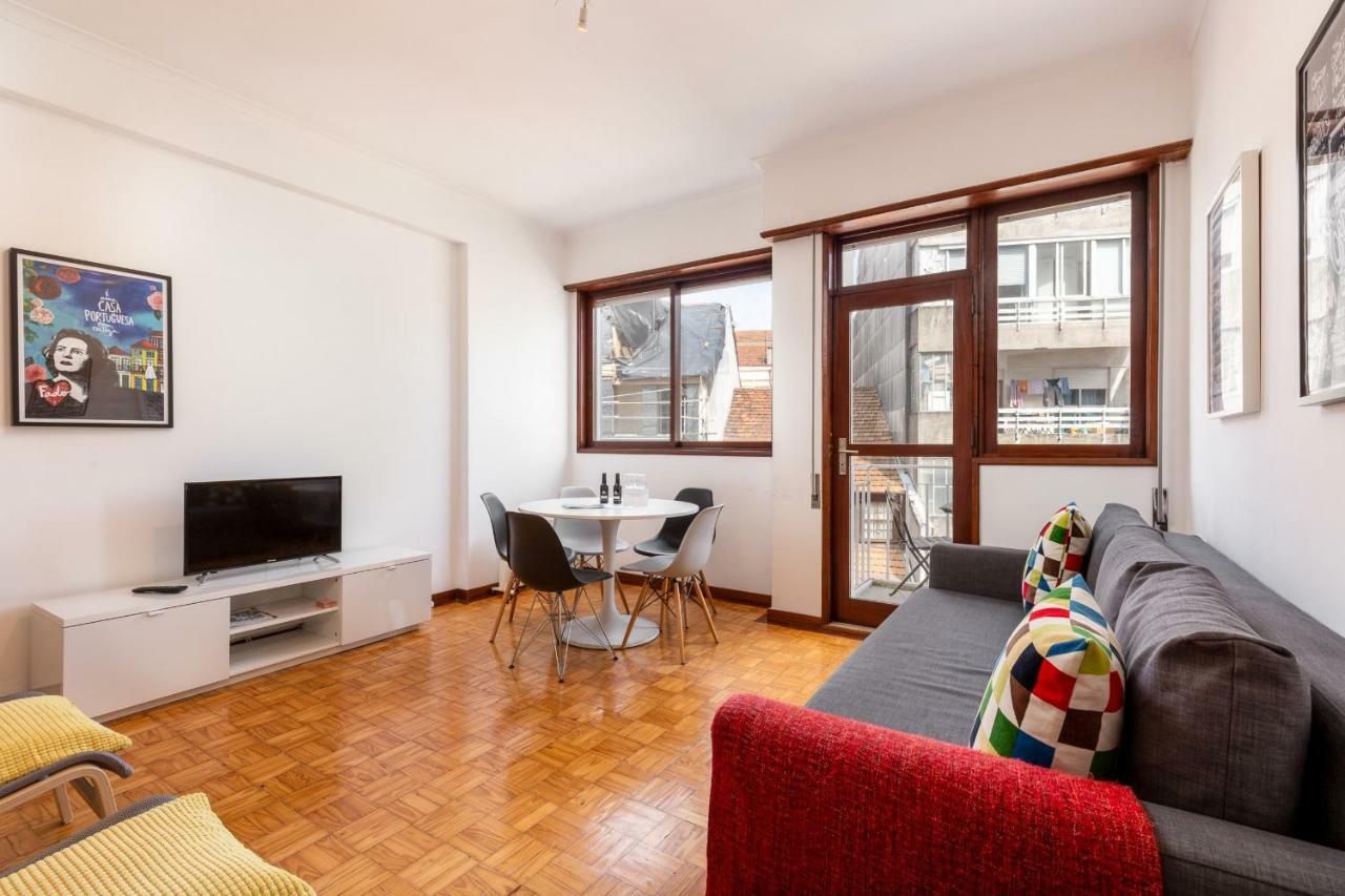 Apartment Feel Stylish *