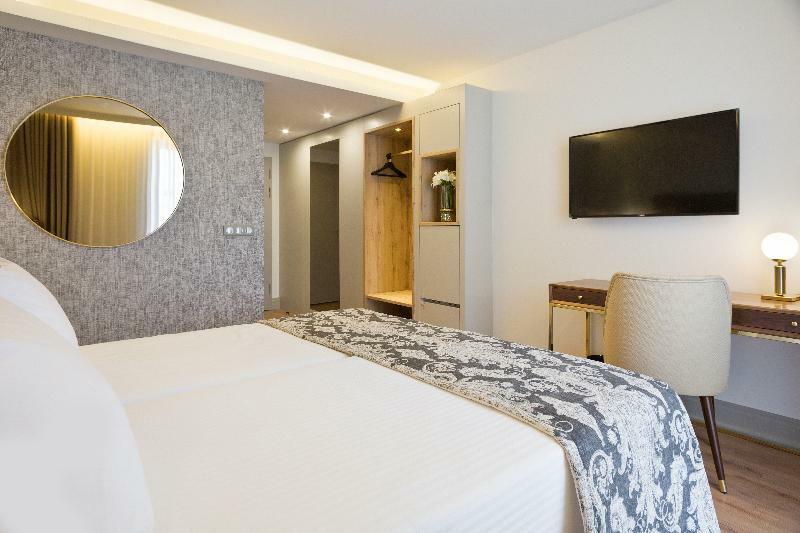 Hotel Acta The Avenue 4*