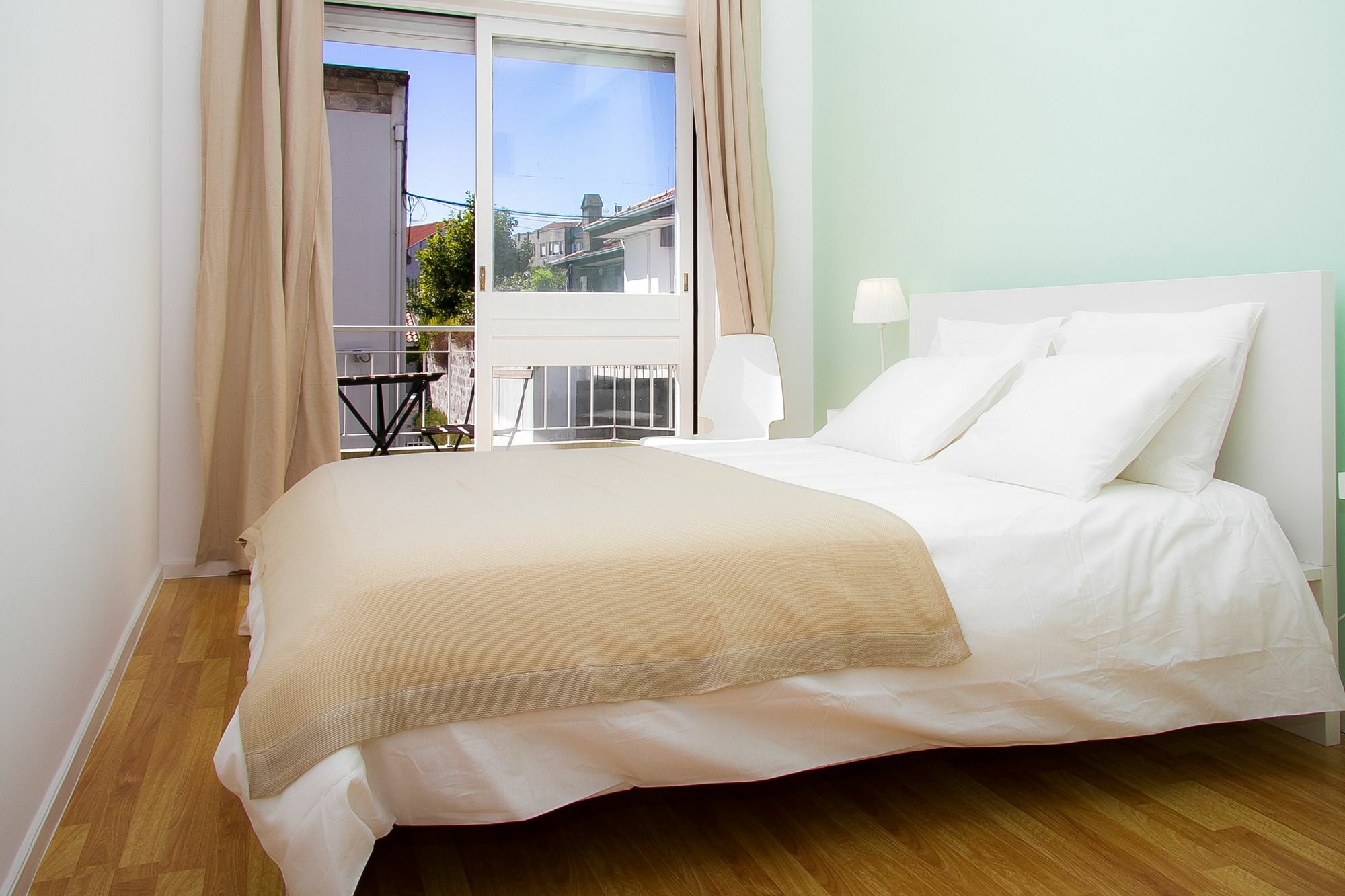 Liiiving In | Downtown Delight Apartment *