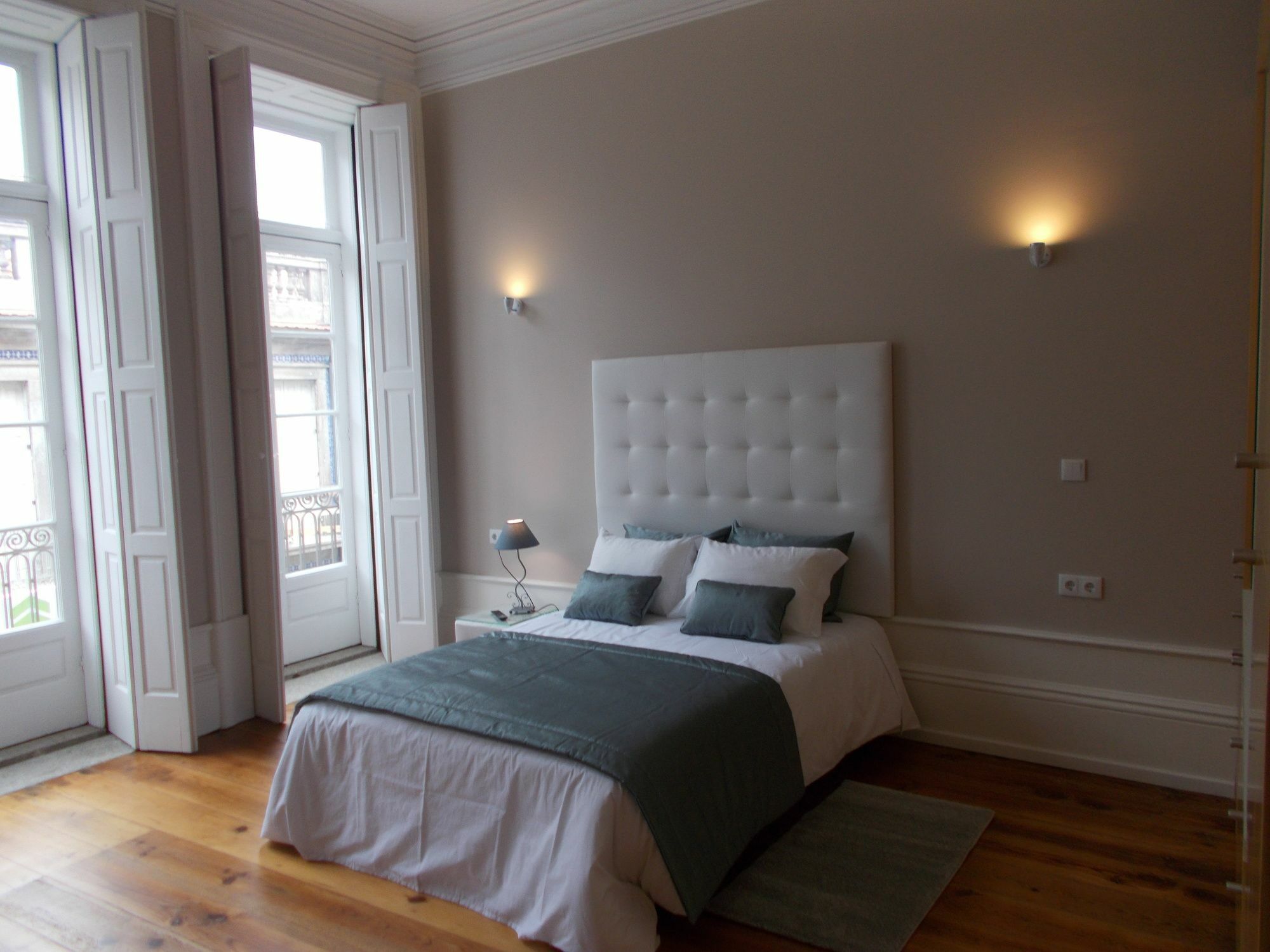 Apartment Market Place *