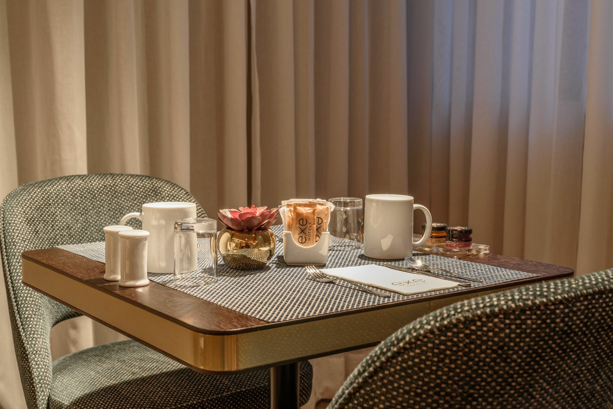 Exe Almada Hotel 4*