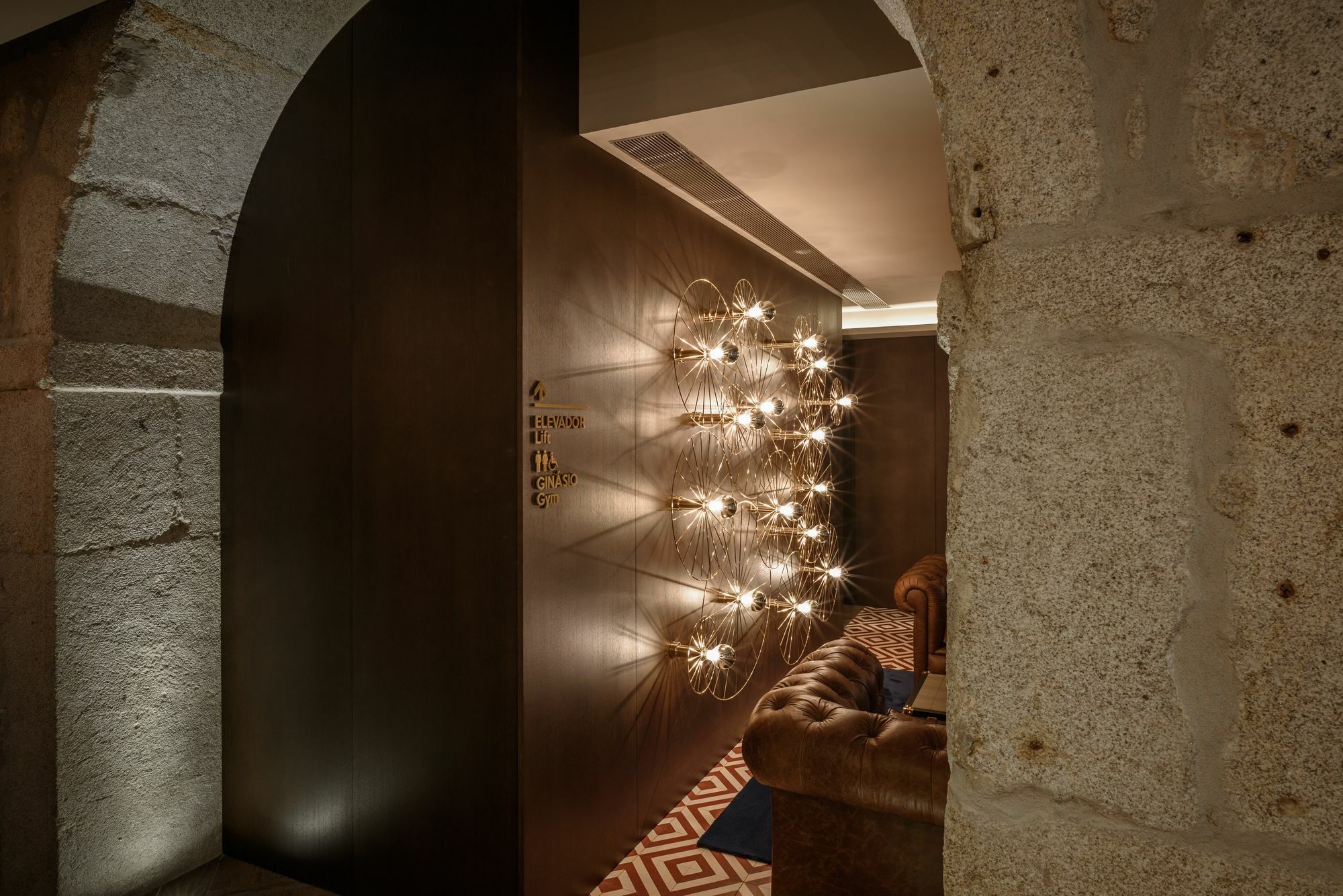 Hotel Exe Almada 4*