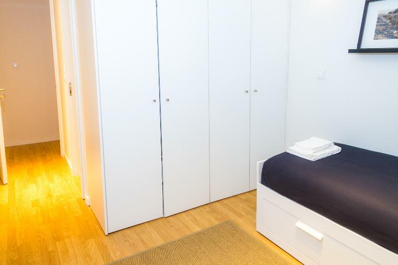 Liiiving In Downtown Terrace Apartment *