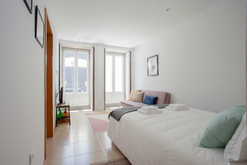 Downtown Sunny Terrace Apartment *