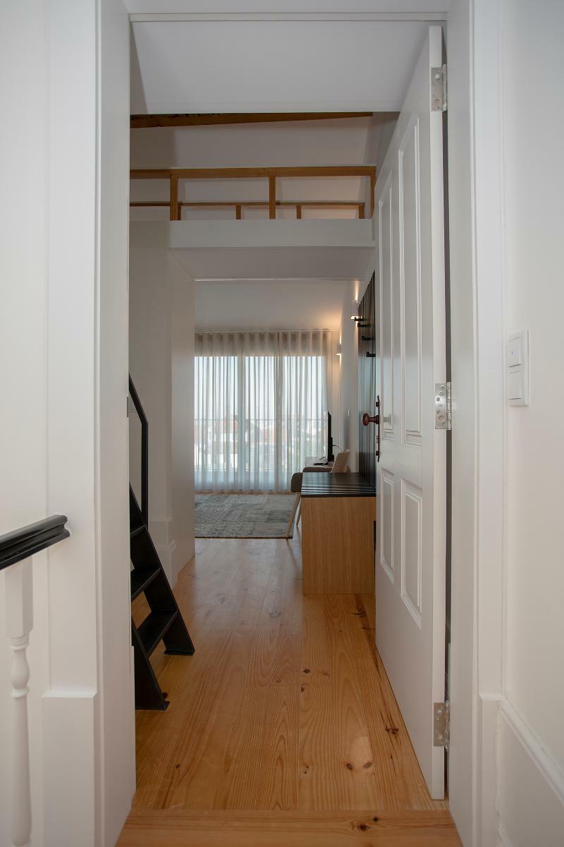 Mezzanine Downtown Balcony Apartment Porto