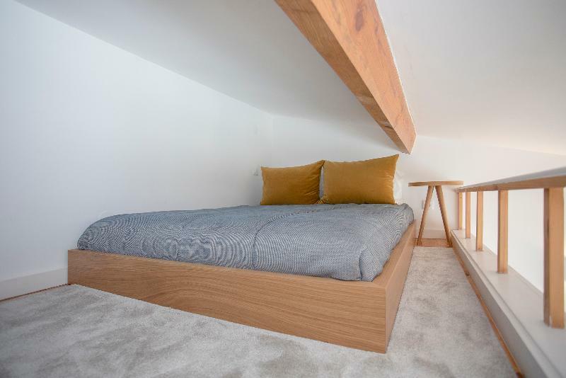 Mezzanine Downtown Balcony Apartment Porto