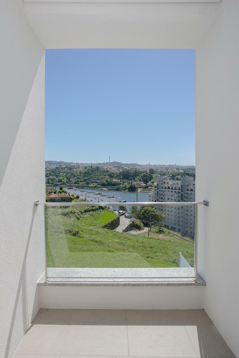 Luxury River View Apartment *