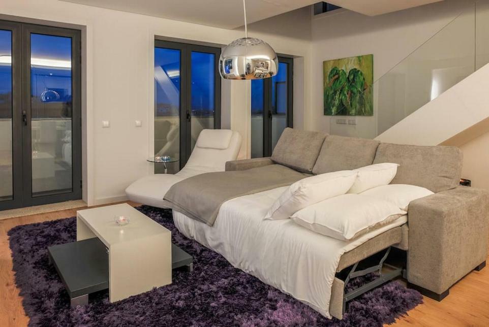 Stylish Duplex Downtown *