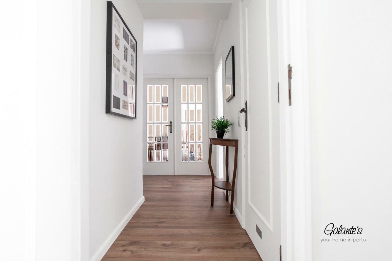 Downtown 2 Bedroom Peaceful Flat - Balcony & Private Parking * Porto