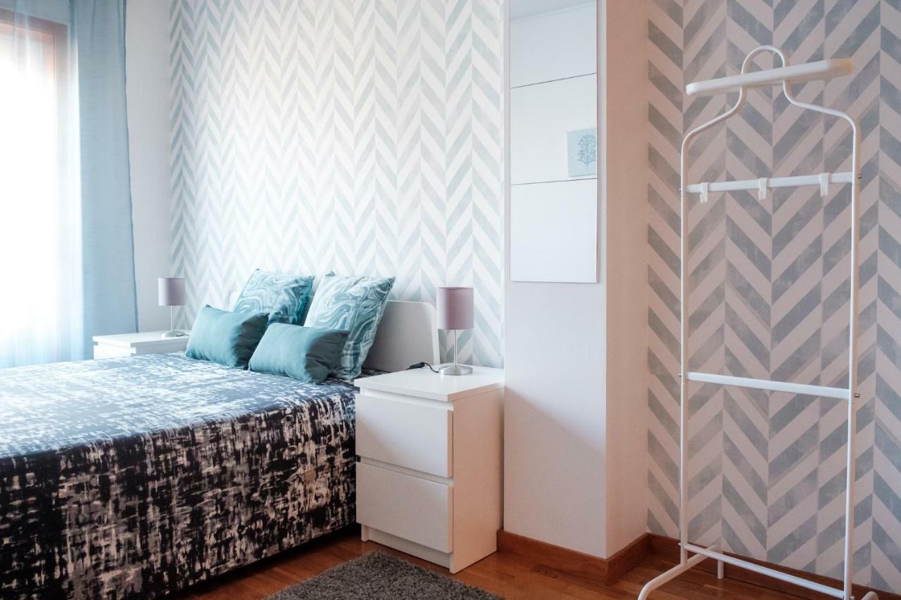 Apartamento With Balcony In The Square Porto