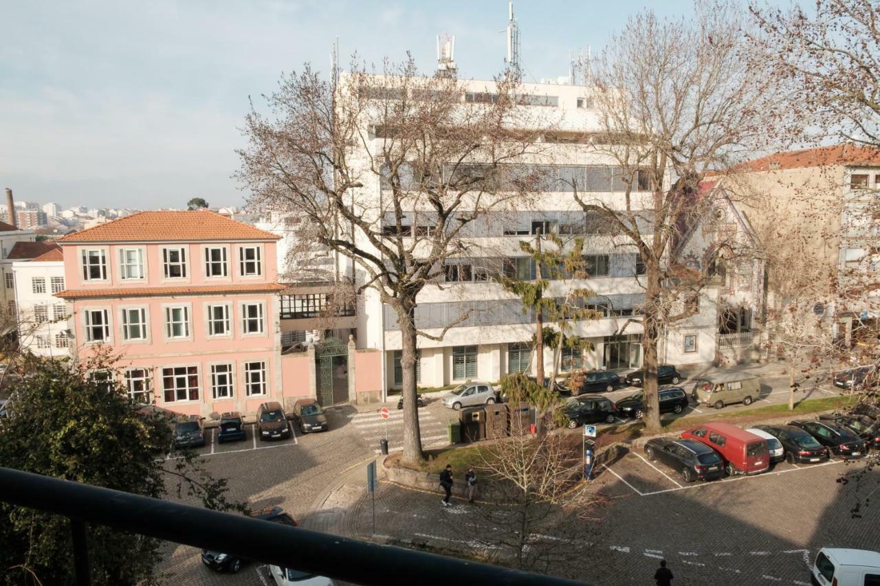 Apartment With Balcony In The Square Porto