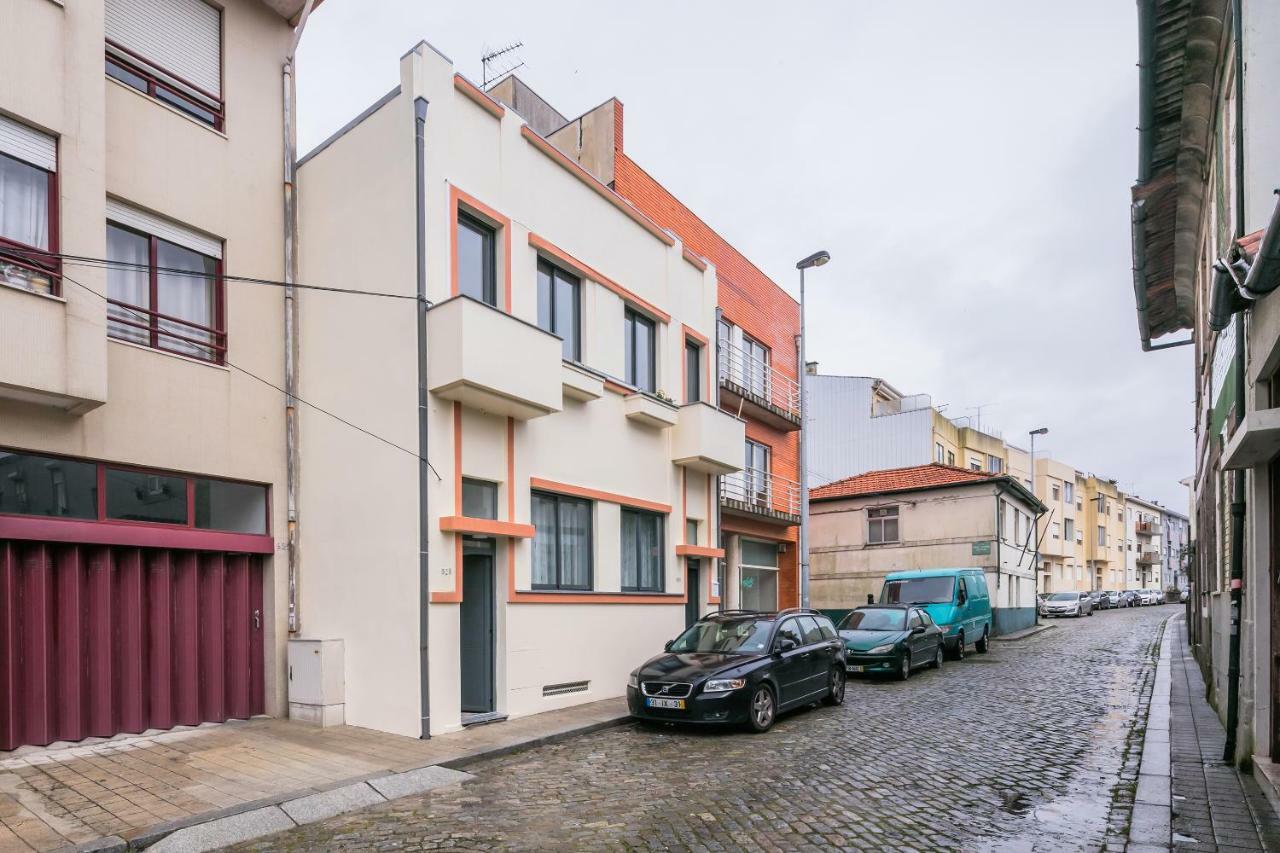Appartement A Francos Painting Artist 2 *