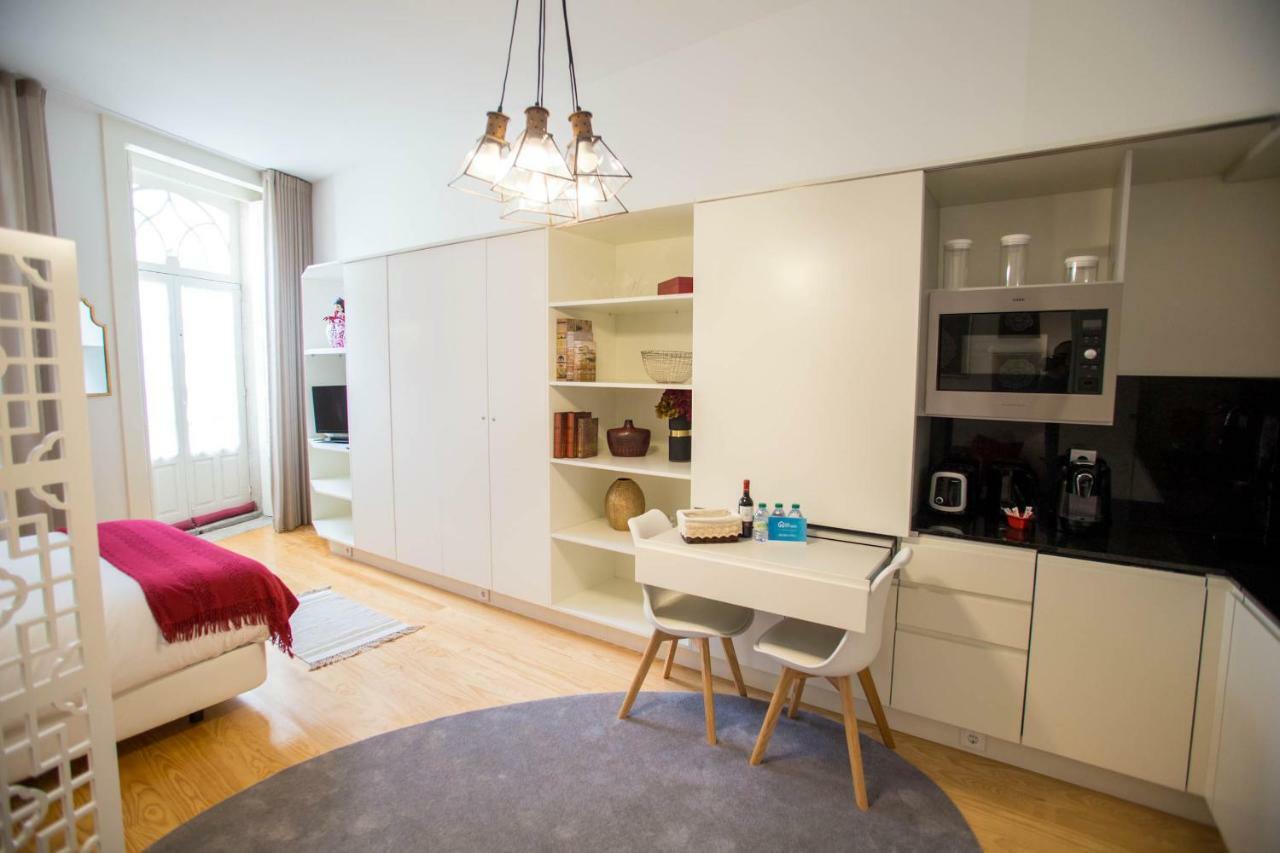 Almada Story By Hosts *