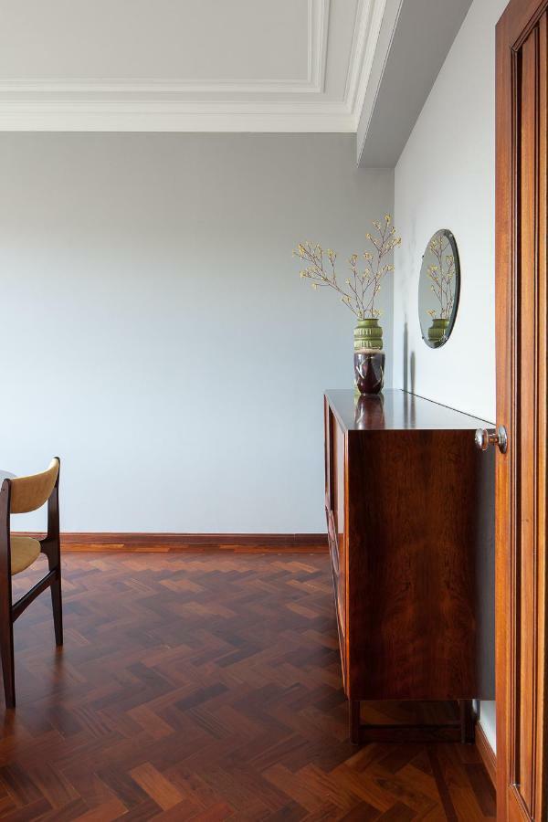 Art Deco Apartment Over Bolhao Market Porto