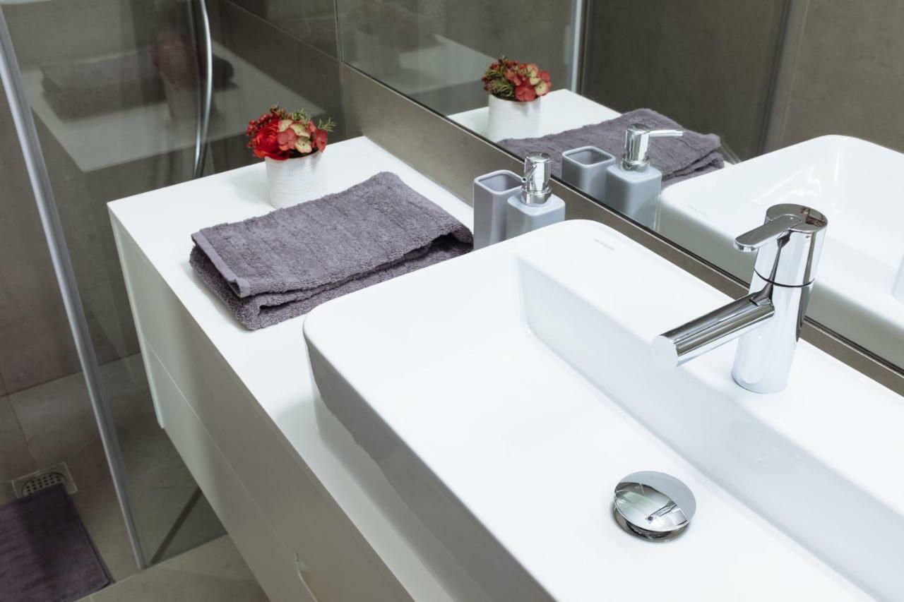 Homeintown Camoes - Downtown Elegant Ac & Wifi * Porto