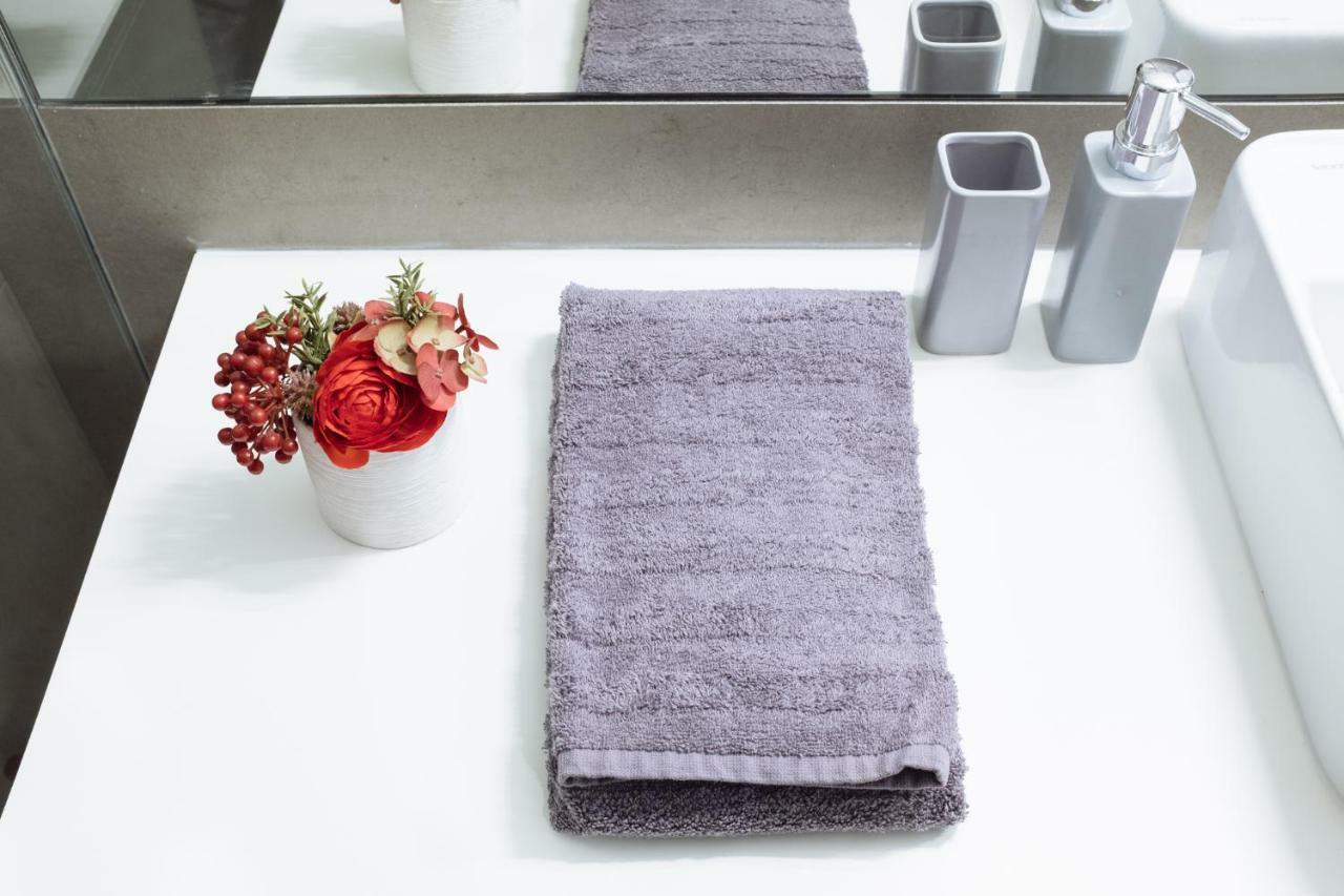 Homeintown Camoes - Downtown Elegant Ac & Wifi Apartment Porto
