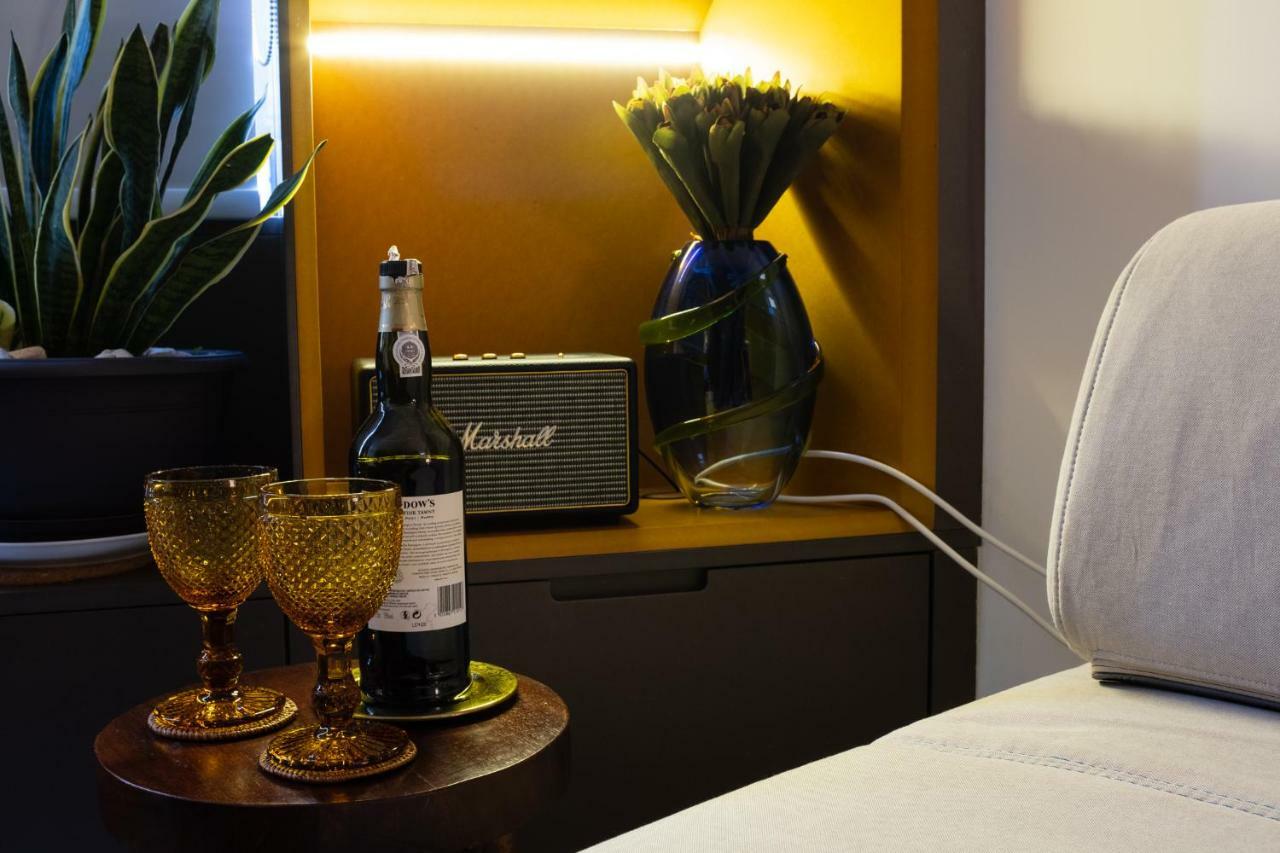 Homeintown Camoes - Downtown Elegant Ac & Wifi Apartment Porto