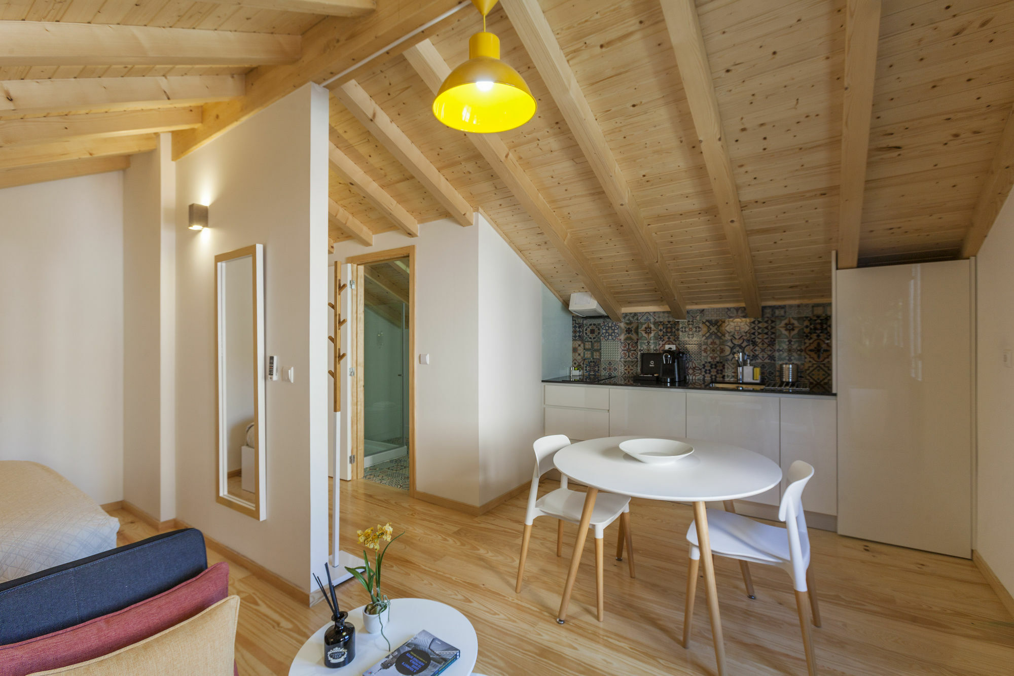 Local Apartment *