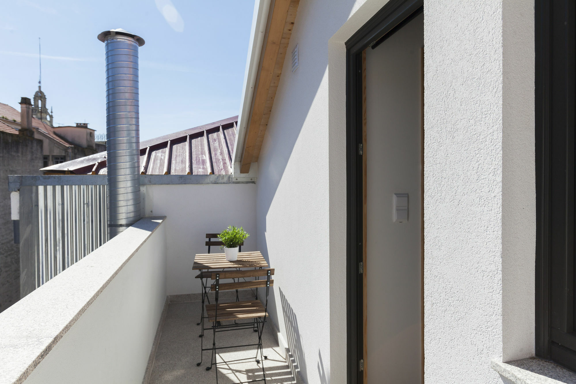 Local Apartment *